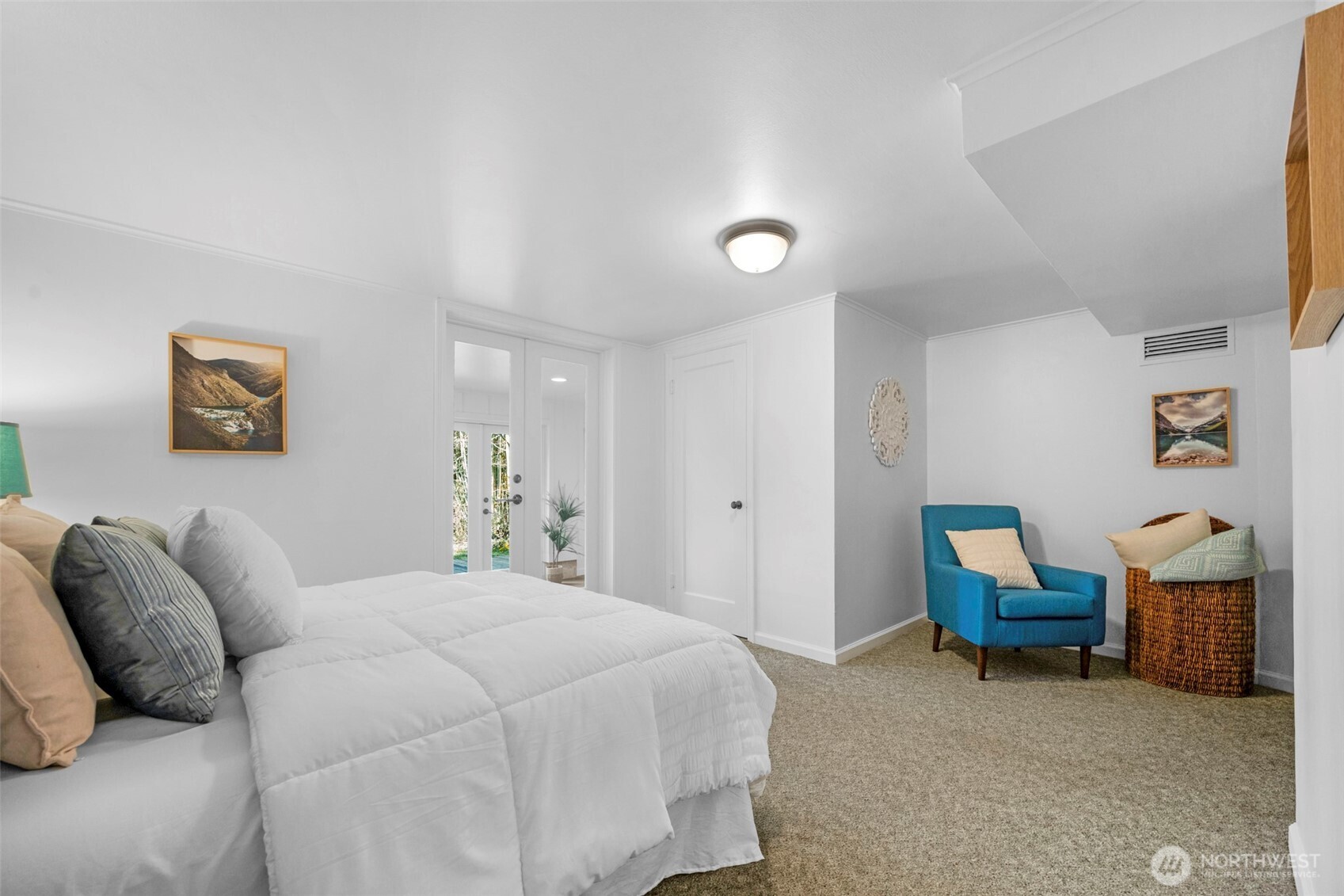 6825 43rd Avenue NE, Seattle, WA 98115