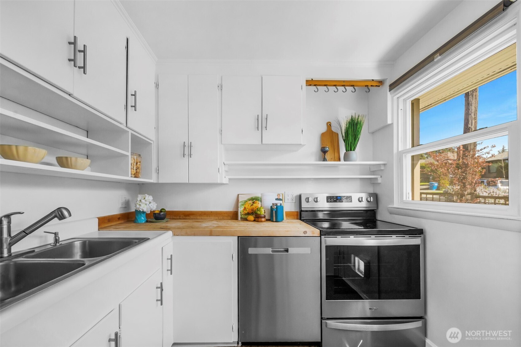 6825 43rd Avenue NE, Seattle, WA 98115