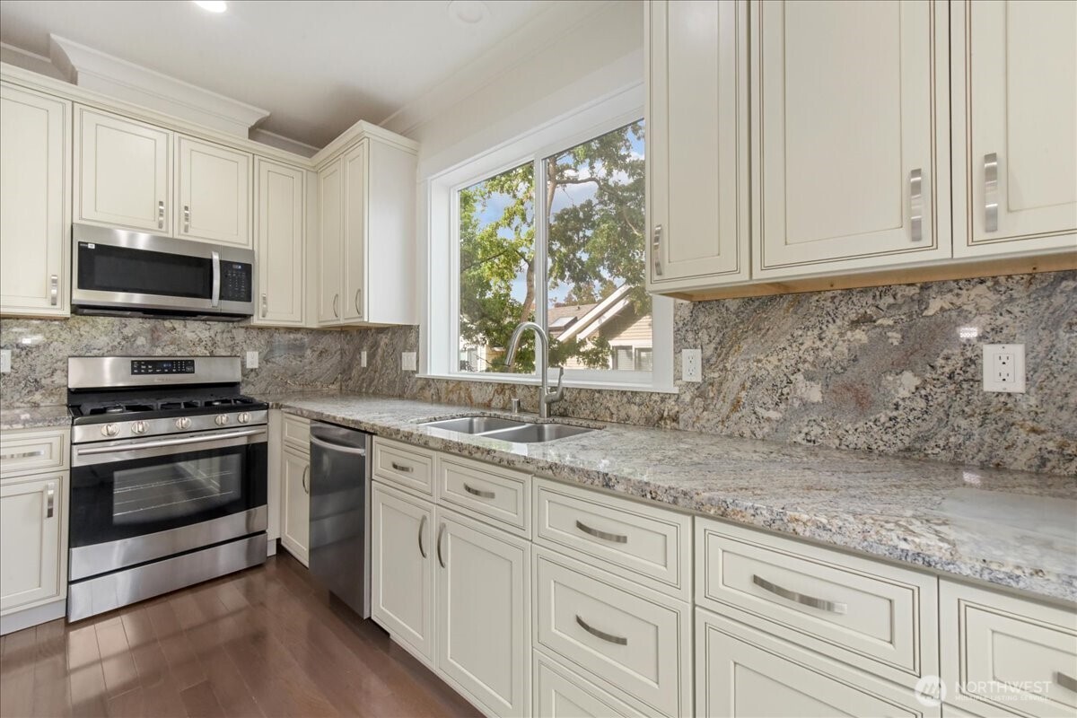 12722 35th AVE House D NE, Seattle, WA 98125