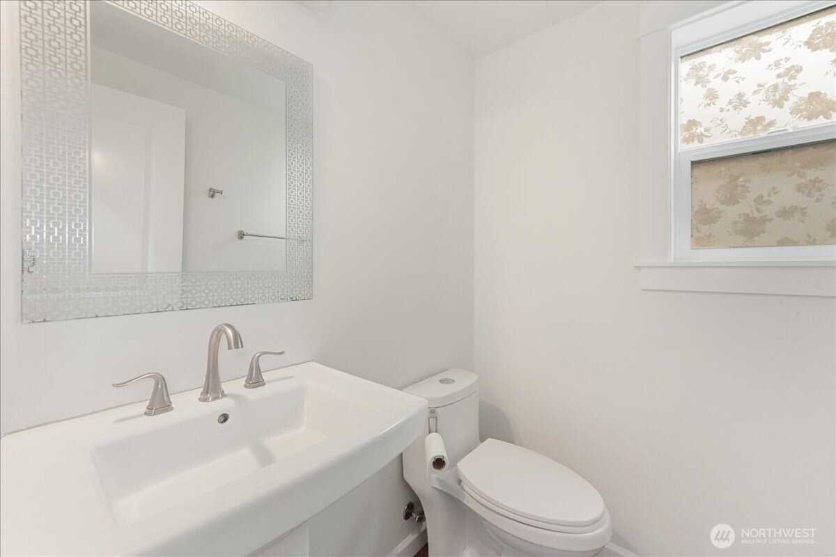 12722 35th AVE House D NE, Seattle, WA 98125