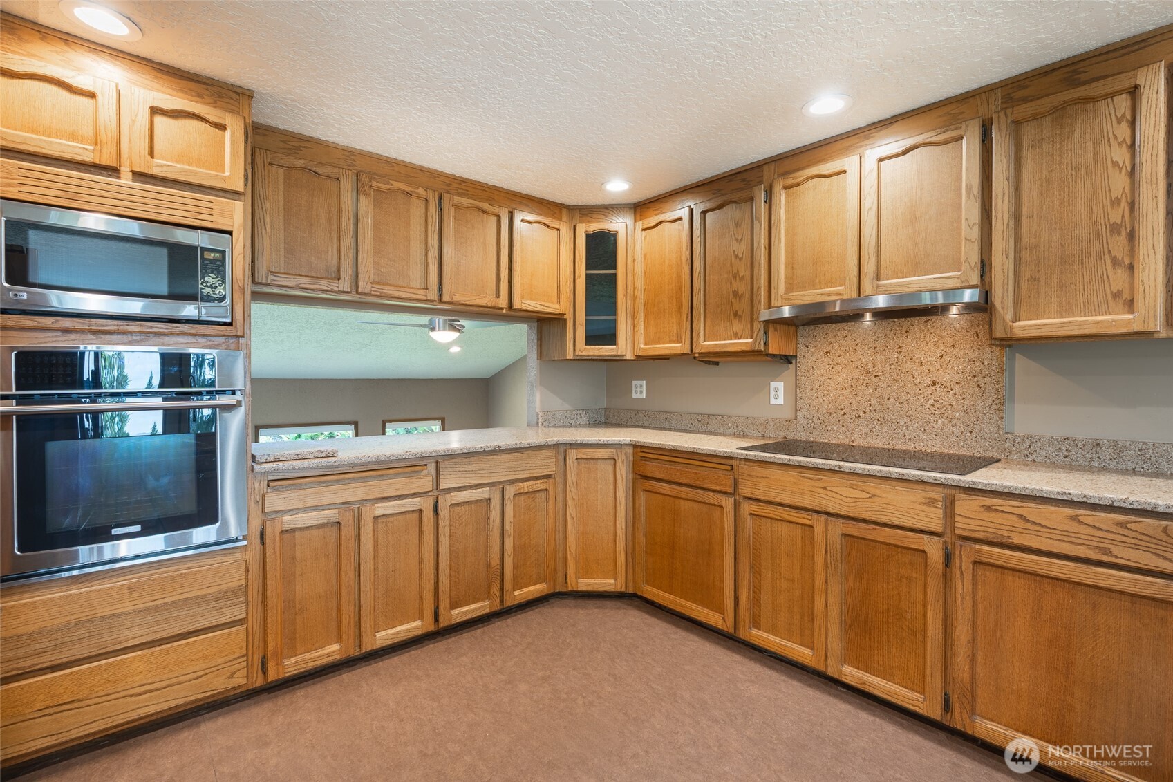 28611 16th Avenue S, Federal Way, WA 98003