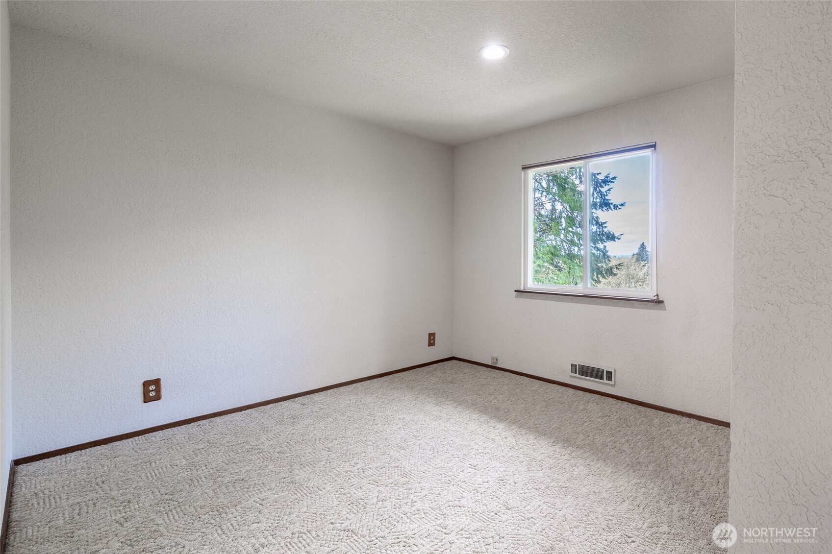 28611 16th Avenue S, Federal Way, WA 98003