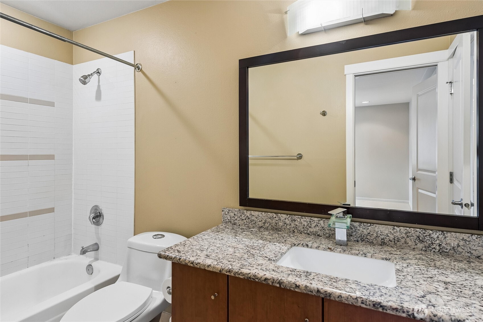 11215 NE 128th Street #L301, Kirkland, WA 98034