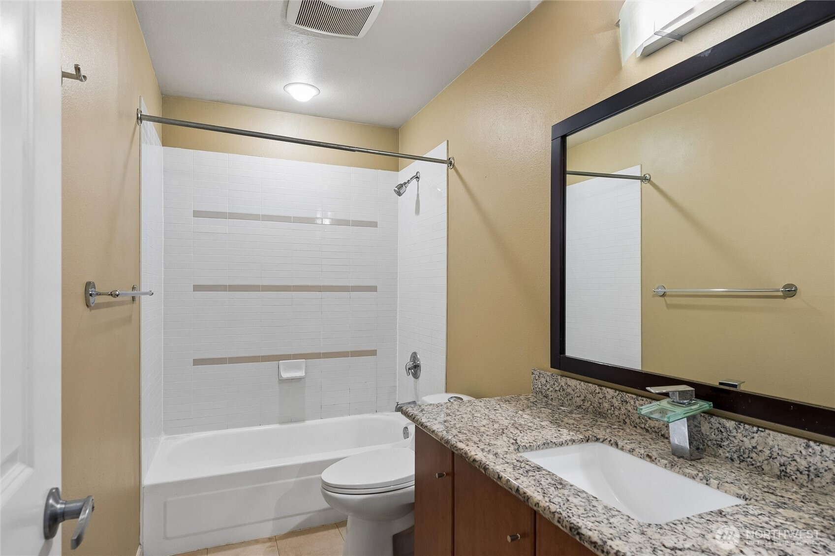 11215 NE 128th Street #L301, Kirkland, WA 98034