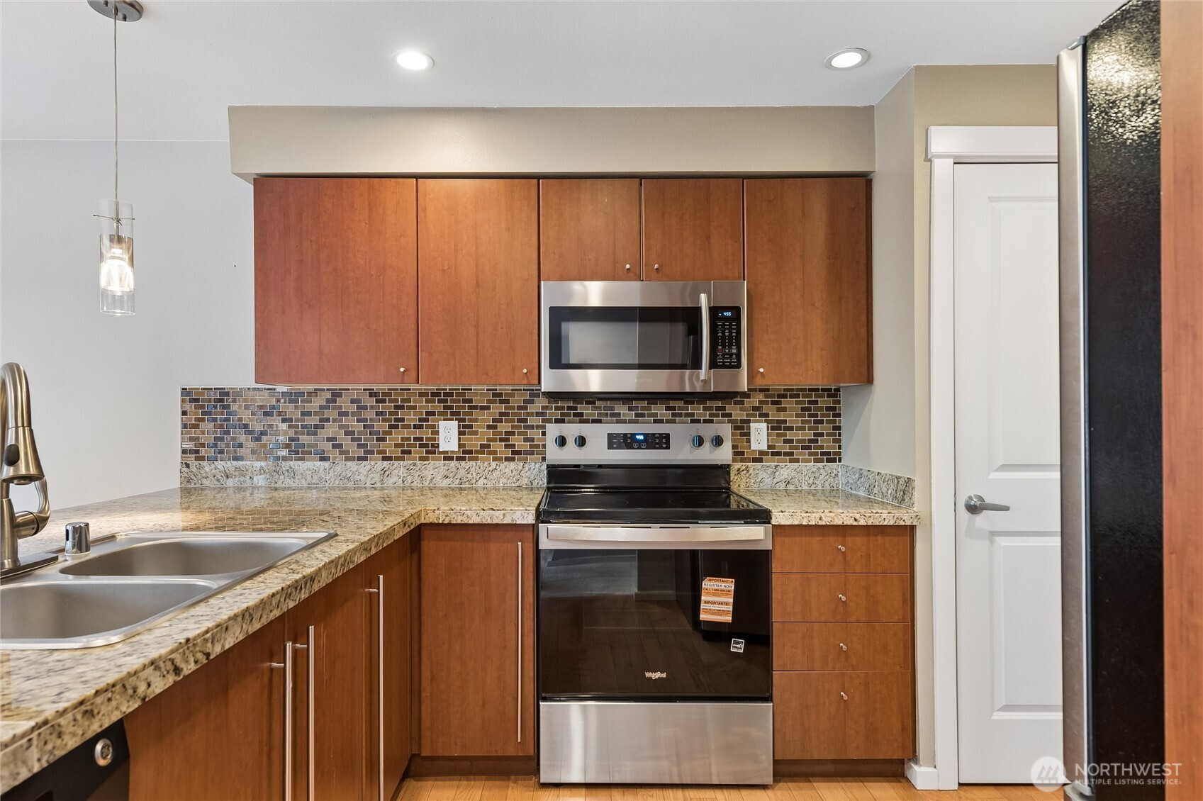 11215 NE 128th Street #L301, Kirkland, WA 98034