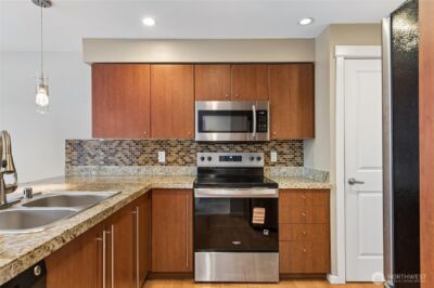 11215 NE 128th Street #L301, Kirkland, WA 98034 - Photo 3
