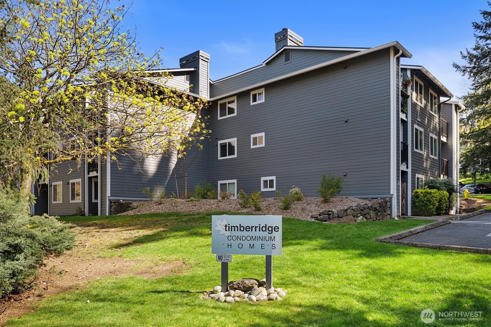 14206 NE 181st Place #L202, Woodinville, WA 98072-8585