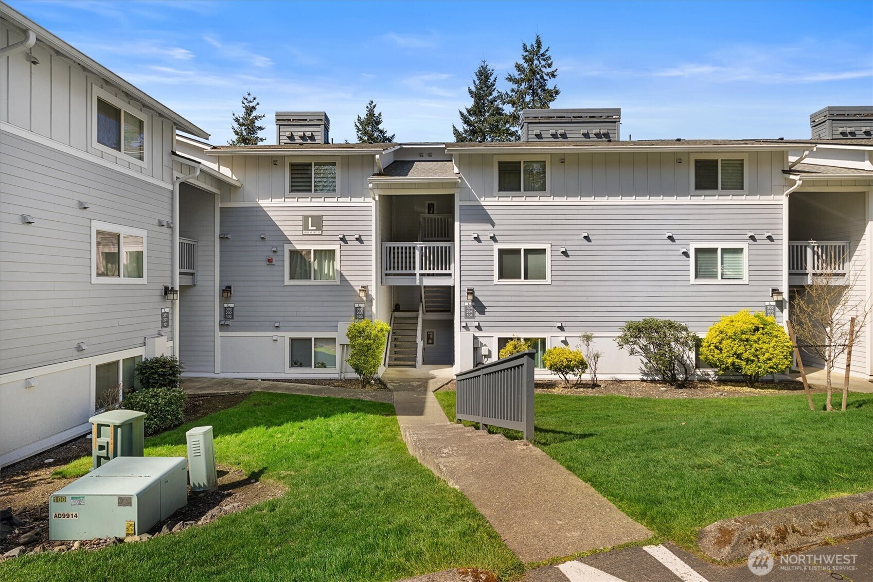 14206 NE 181st Place #L202, Woodinville, WA 98072-8585