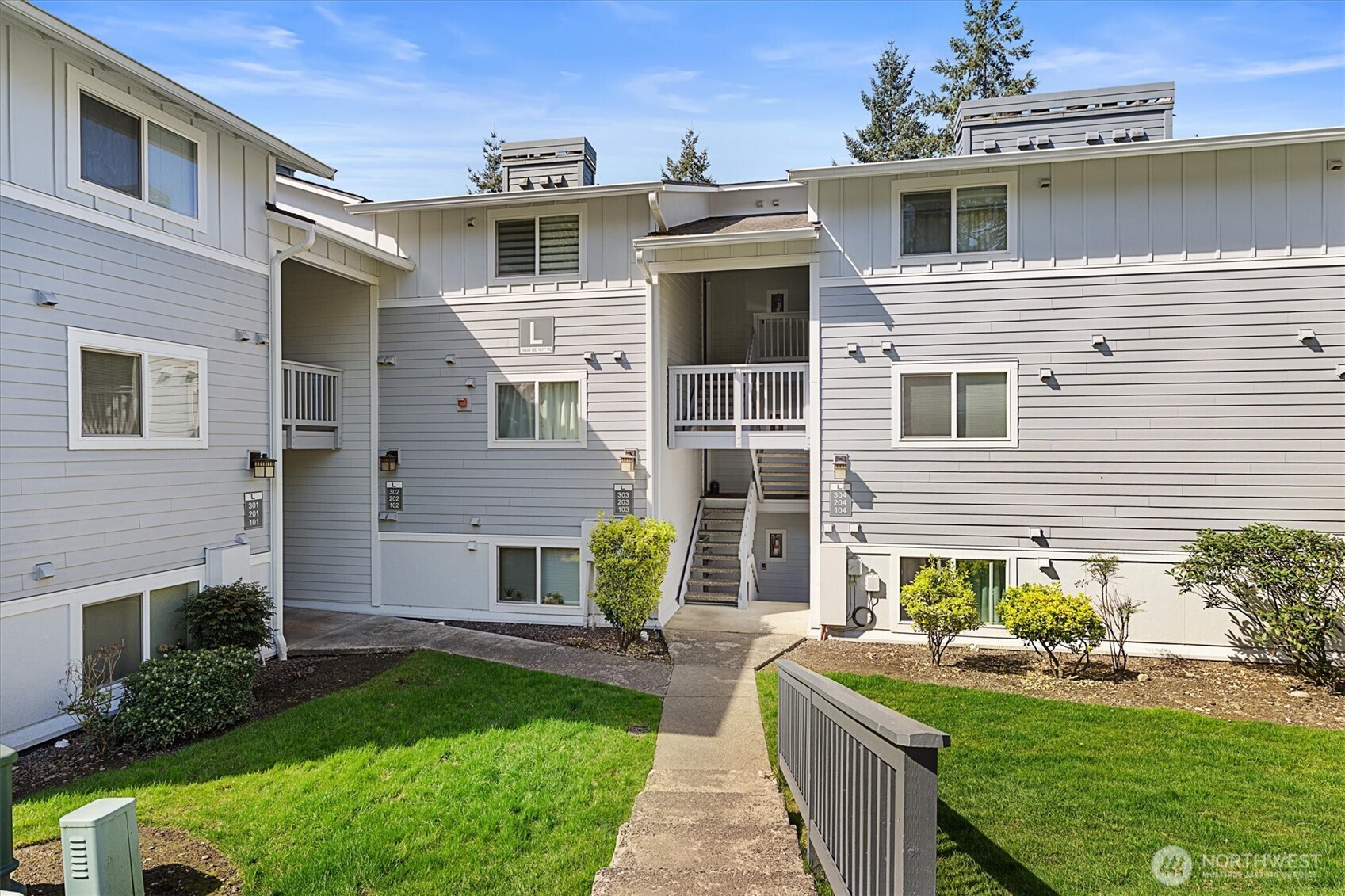 14206 NE 181st Place #L202, Woodinville, WA 98072-8585