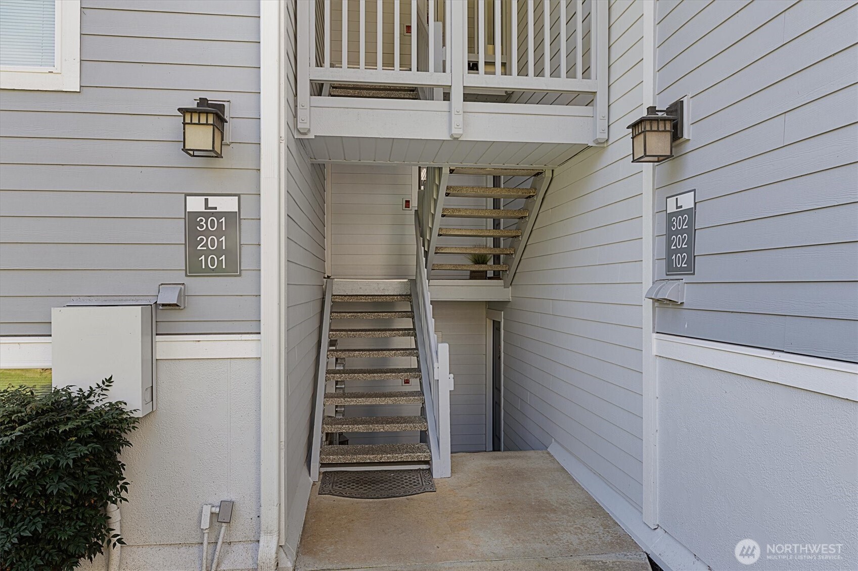 14206 NE 181st Place #L202, Woodinville, WA 98072-8585