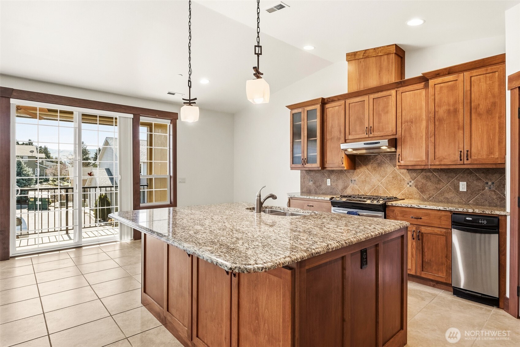 1051 N Baker Avenue #B203, East Wenatchee, WA 98802