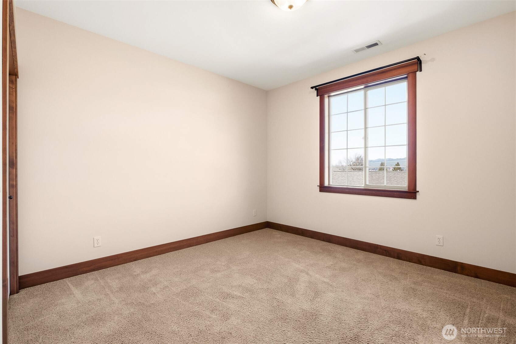 1051 N Baker Avenue #B203, East Wenatchee, WA 98802