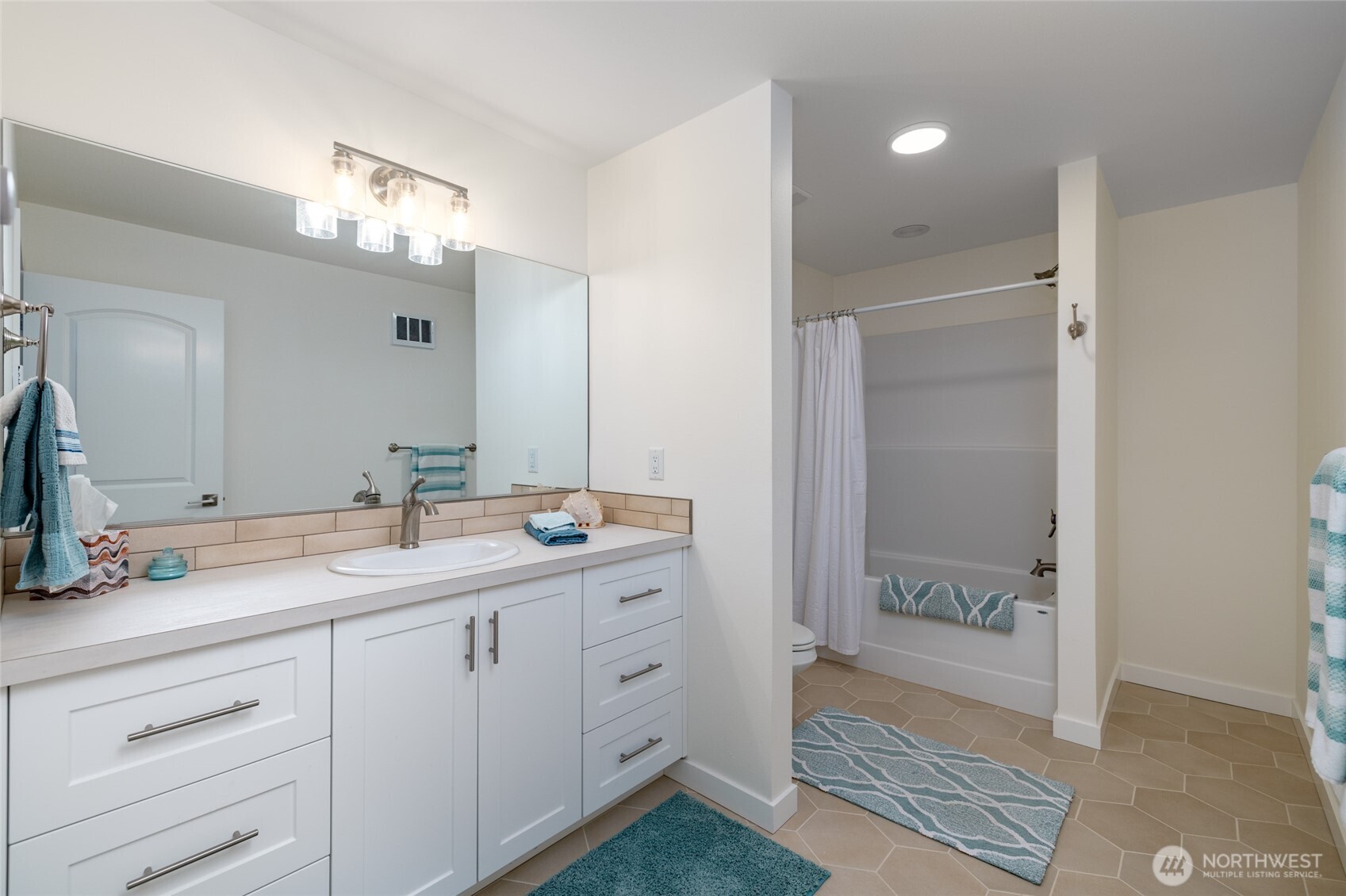 3903 Isle Way , Anacortes, WA 98221-8593