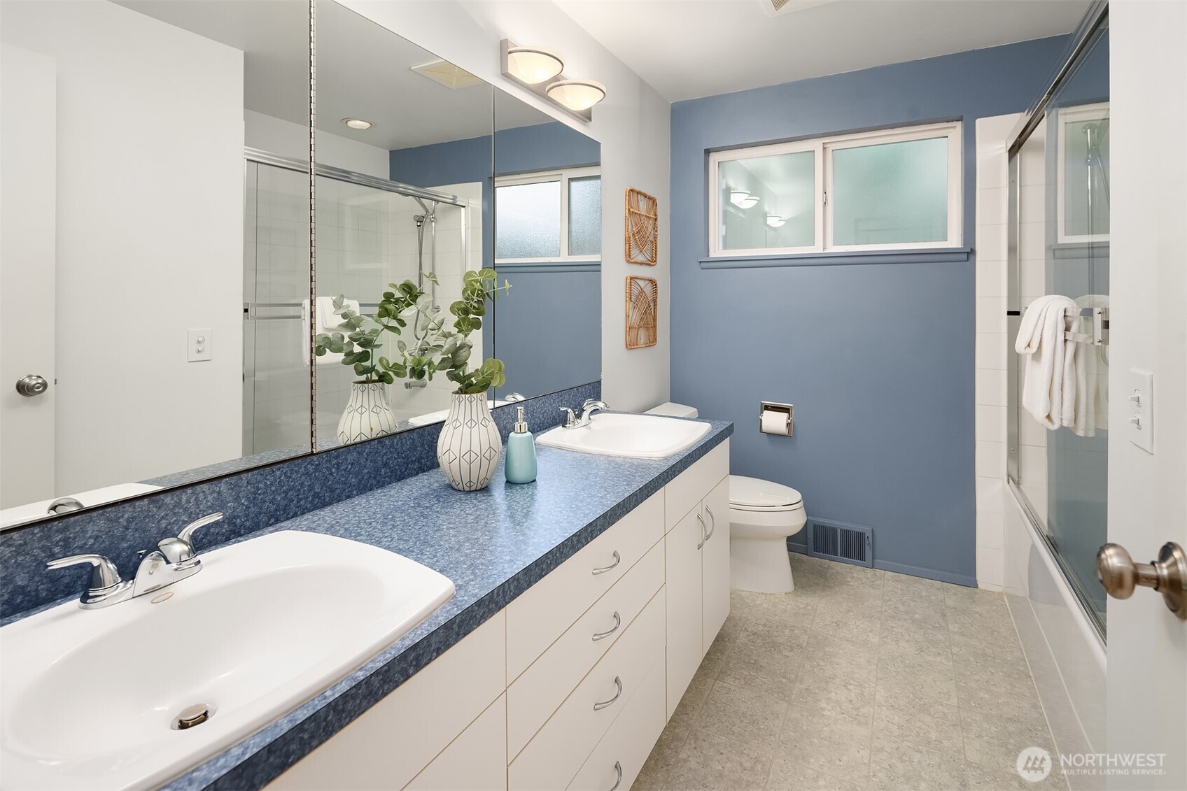 3905 96th Avenue SE, Mercer Island, WA 98040