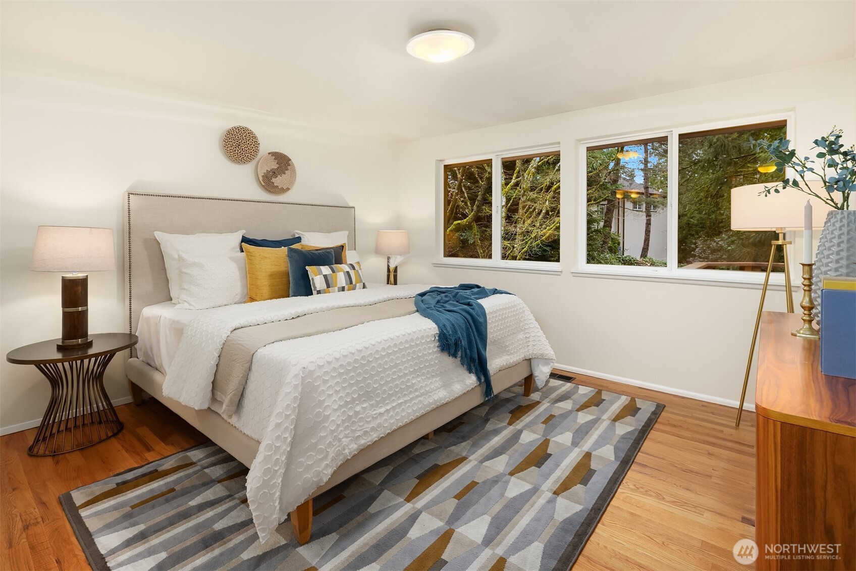 3905 96th Avenue SE, Mercer Island, WA 98040