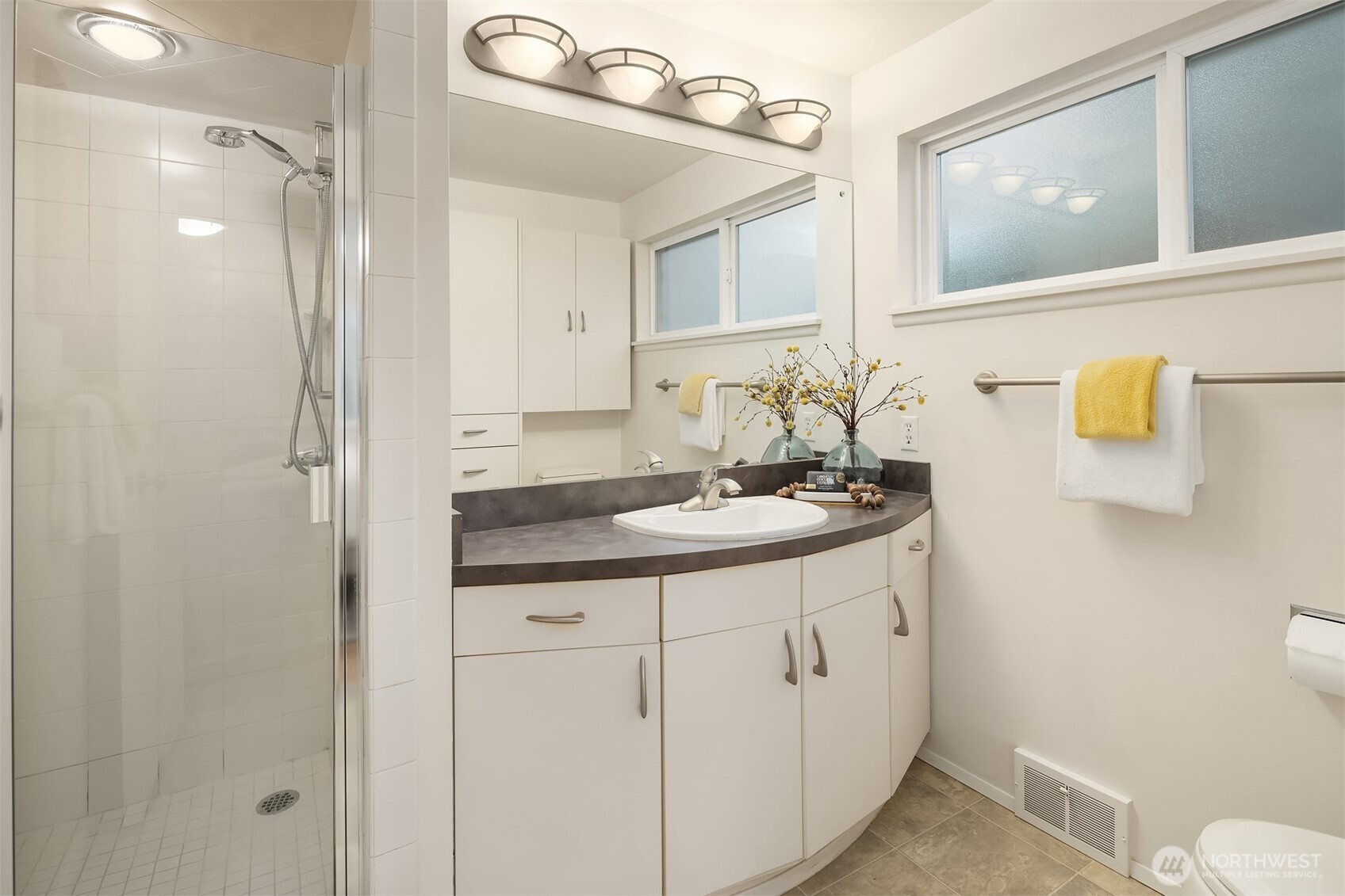 3905 96th Avenue SE, Mercer Island, WA 98040