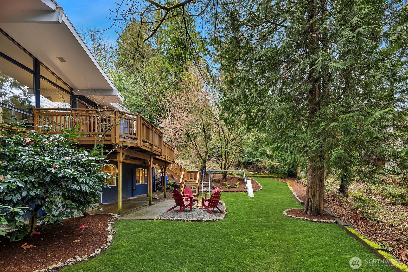 3905 96th Avenue SE, Mercer Island, WA 98040