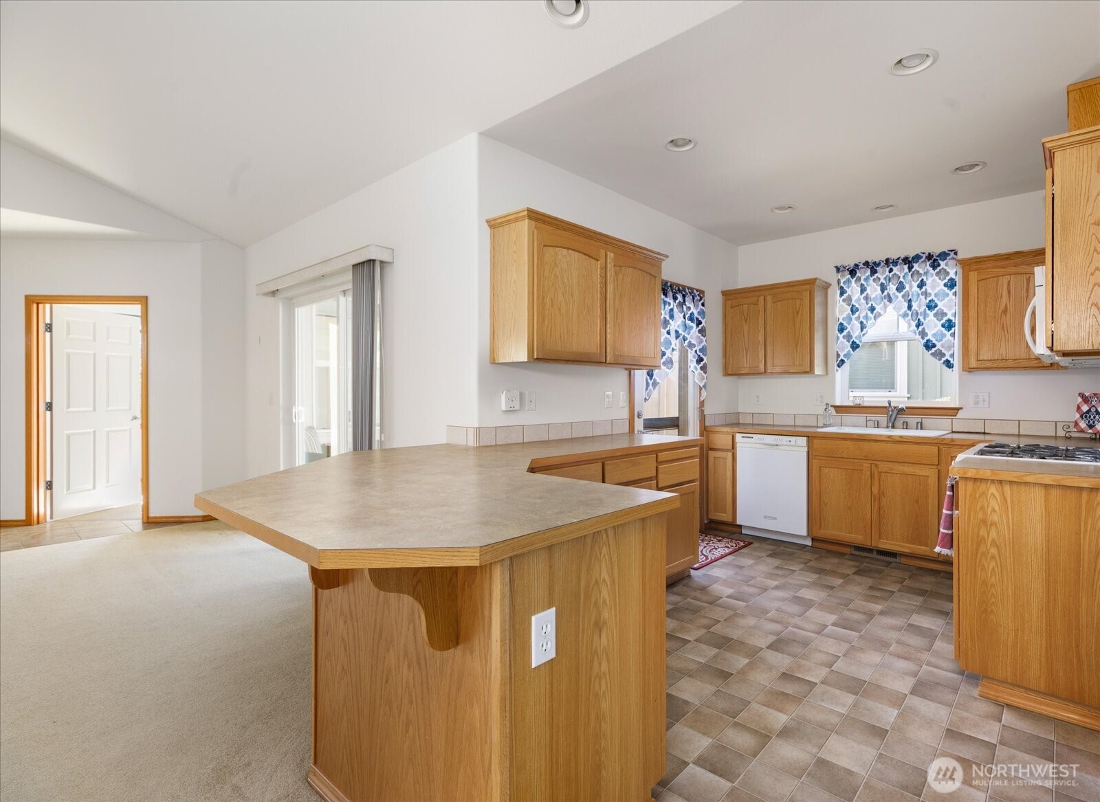 1637 SW Vanguard Street , Oak Harbor, WA 98277