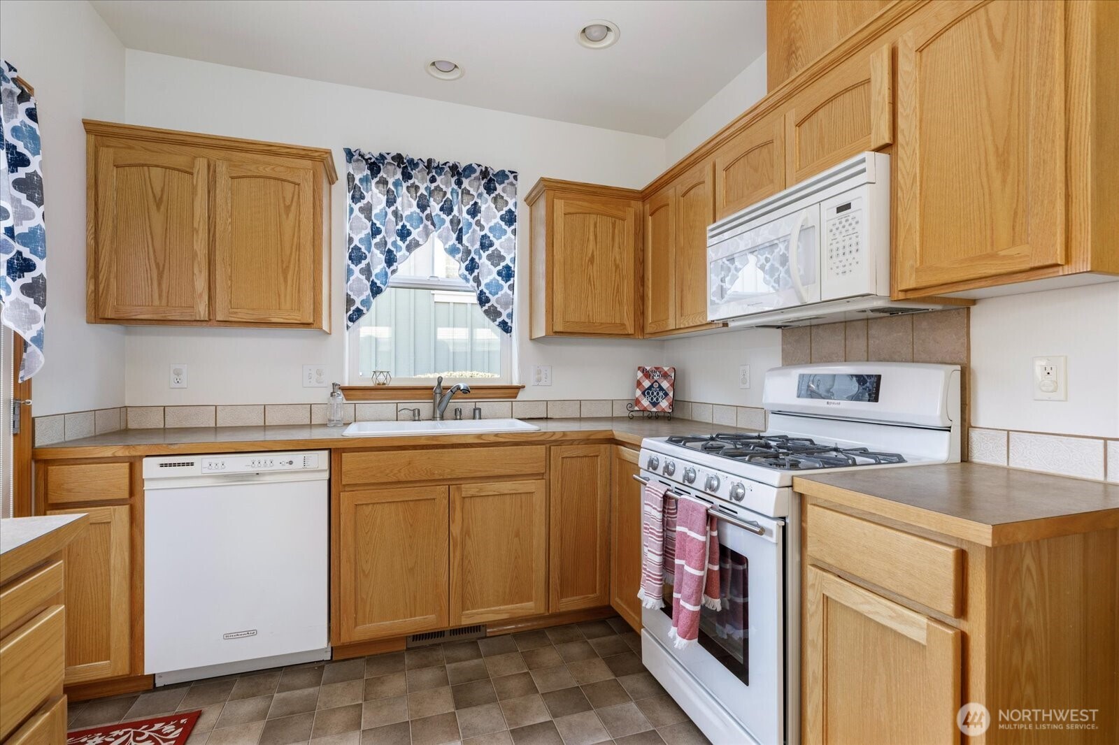 1637 SW Vanguard Street , Oak Harbor, WA 98277