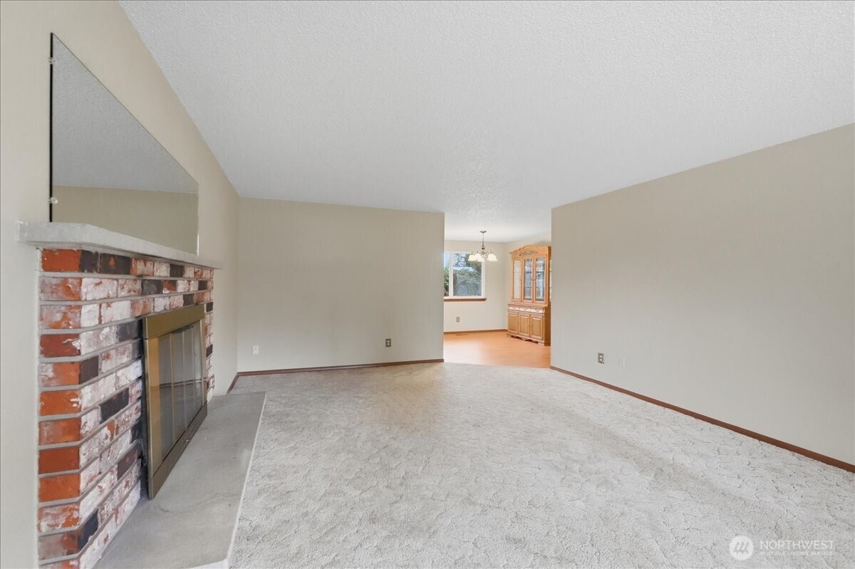 7116 105th Street E, Puyallup, WA 98373