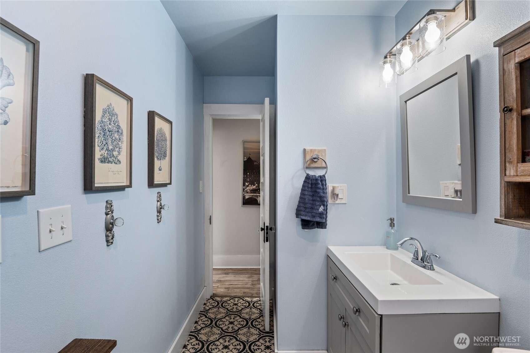 301 Columbia Street , Kelso, WA 98626