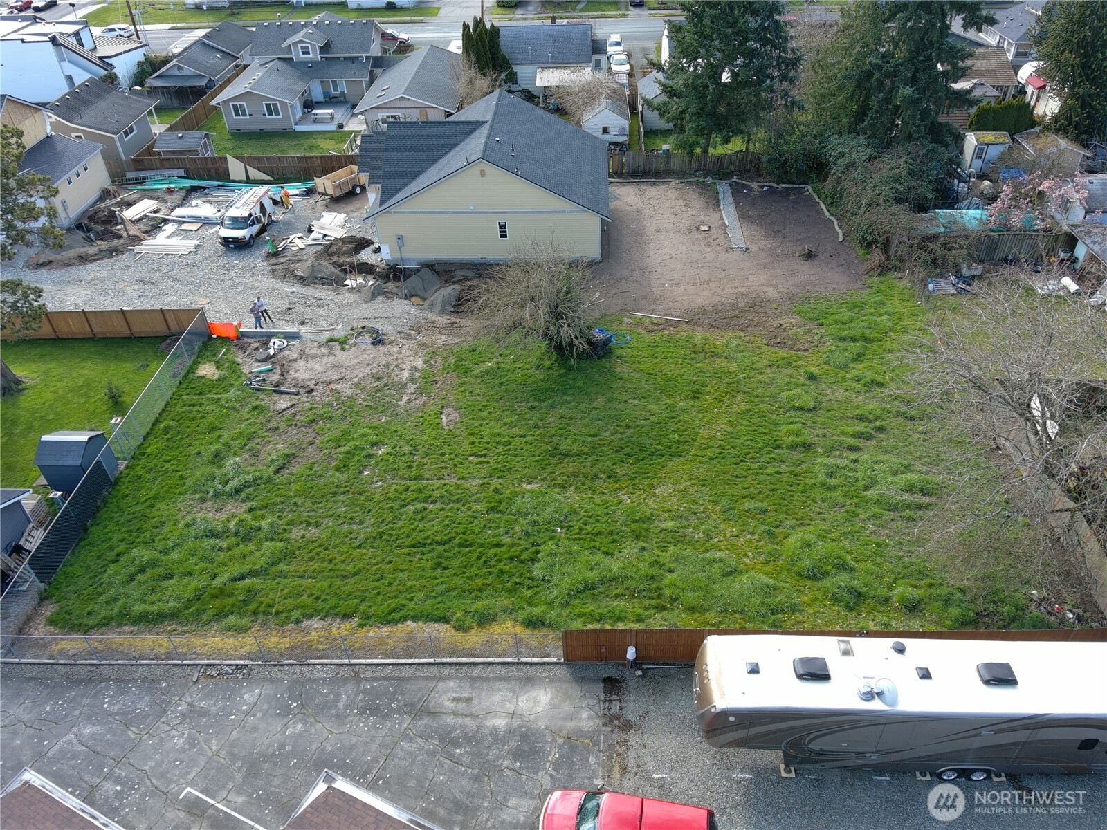 1105 W Pioneer Avenue , Puyallup, WA 98371