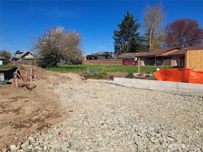 1105 W Pioneer Avenue , Puyallup, WA 98371 - Photo 3