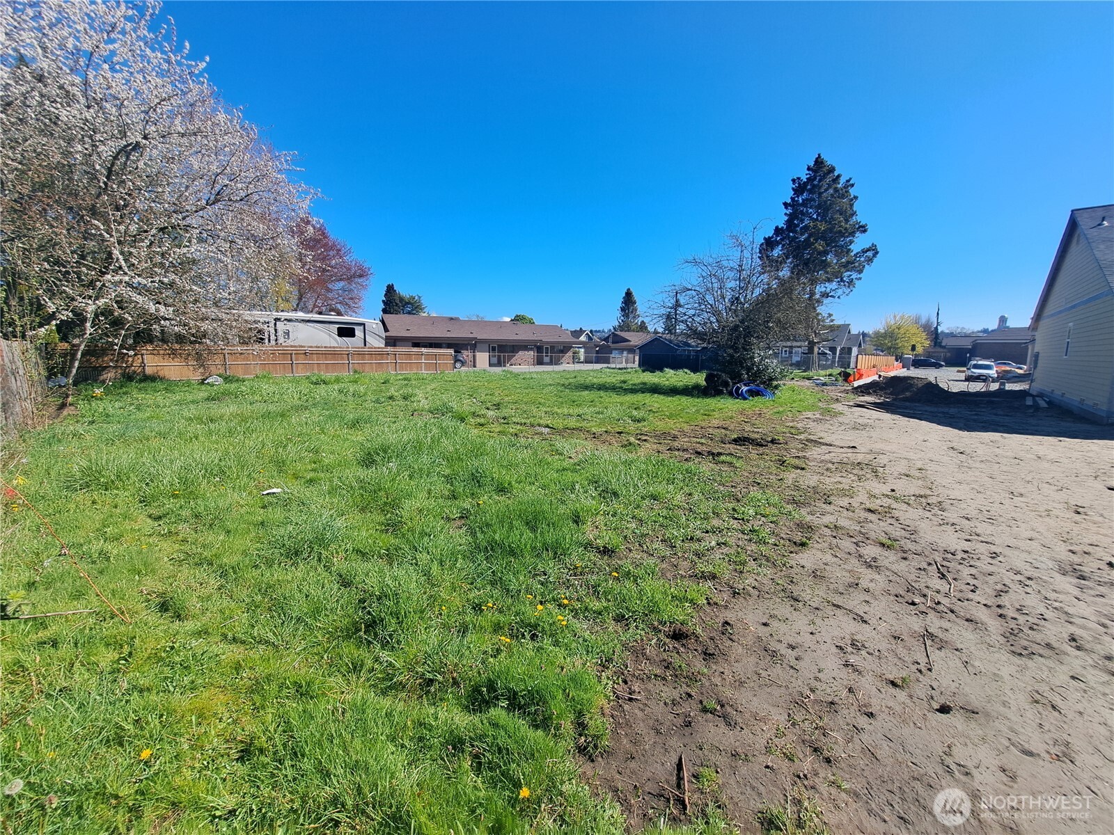 1105 W Pioneer Avenue , Puyallup, WA 98371