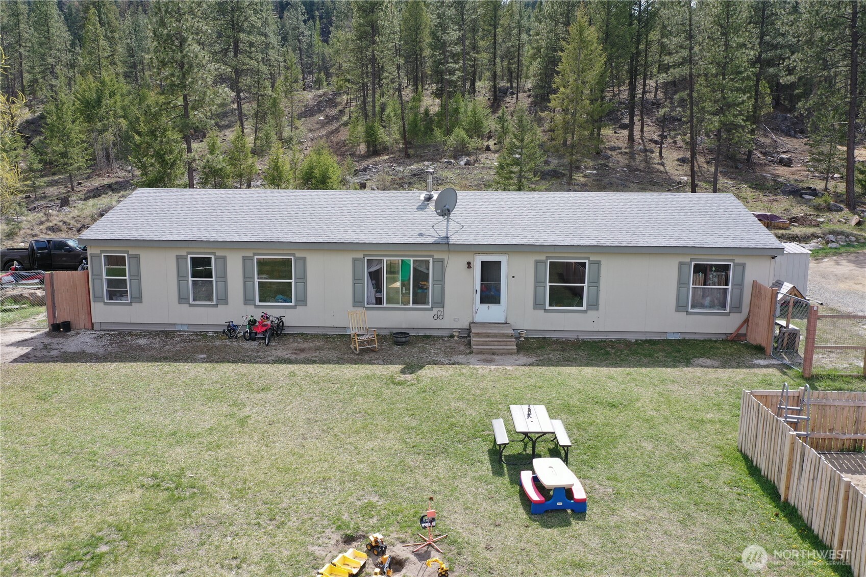 722 Aeneas Valley Road , Tonasket, WA 98855