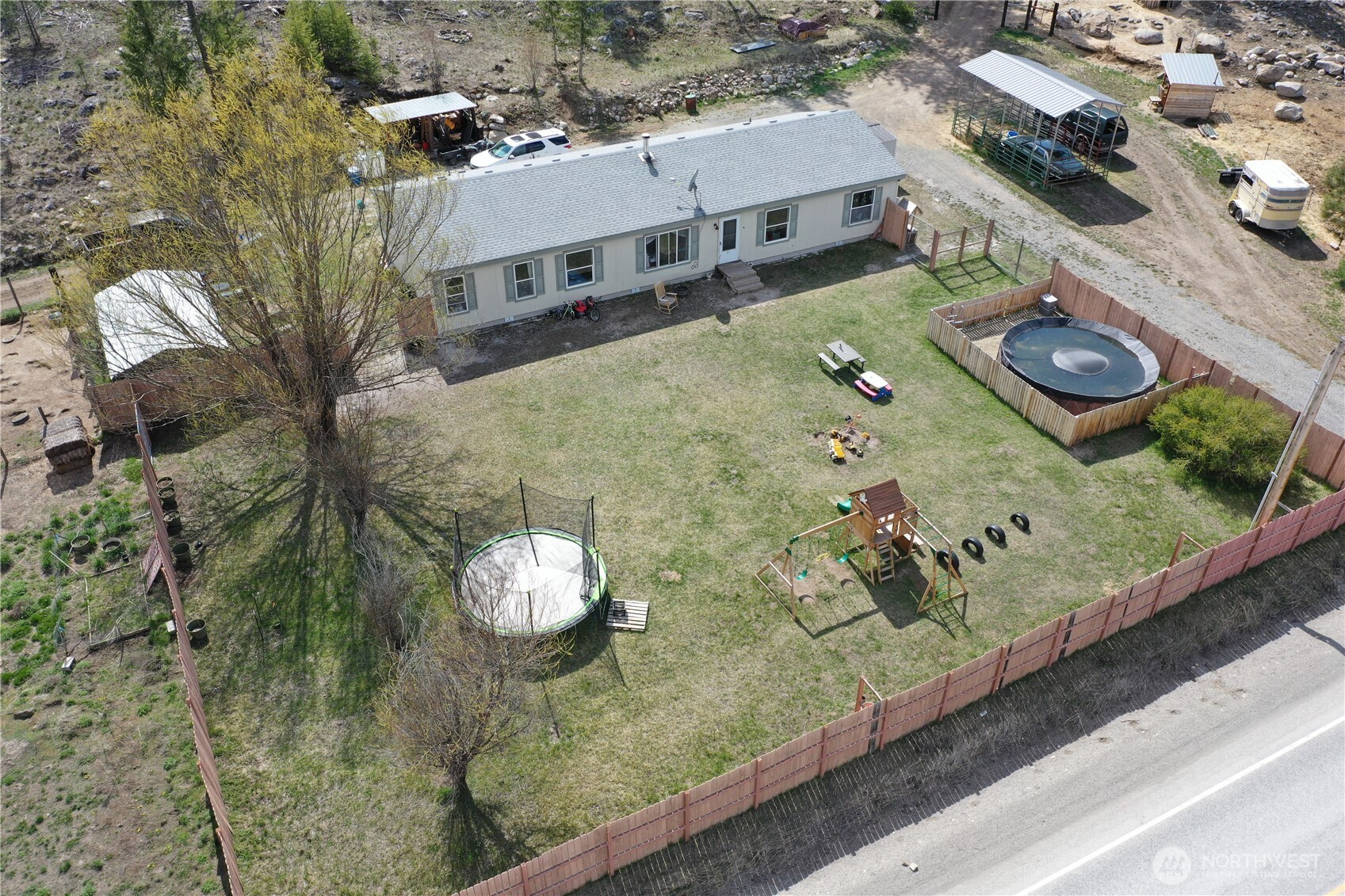 722 Aeneas Valley Road , Tonasket, WA 98855