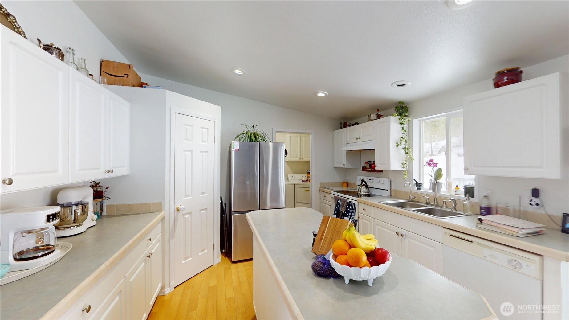 722 Aeneas Valley Road , Tonasket, WA 98855