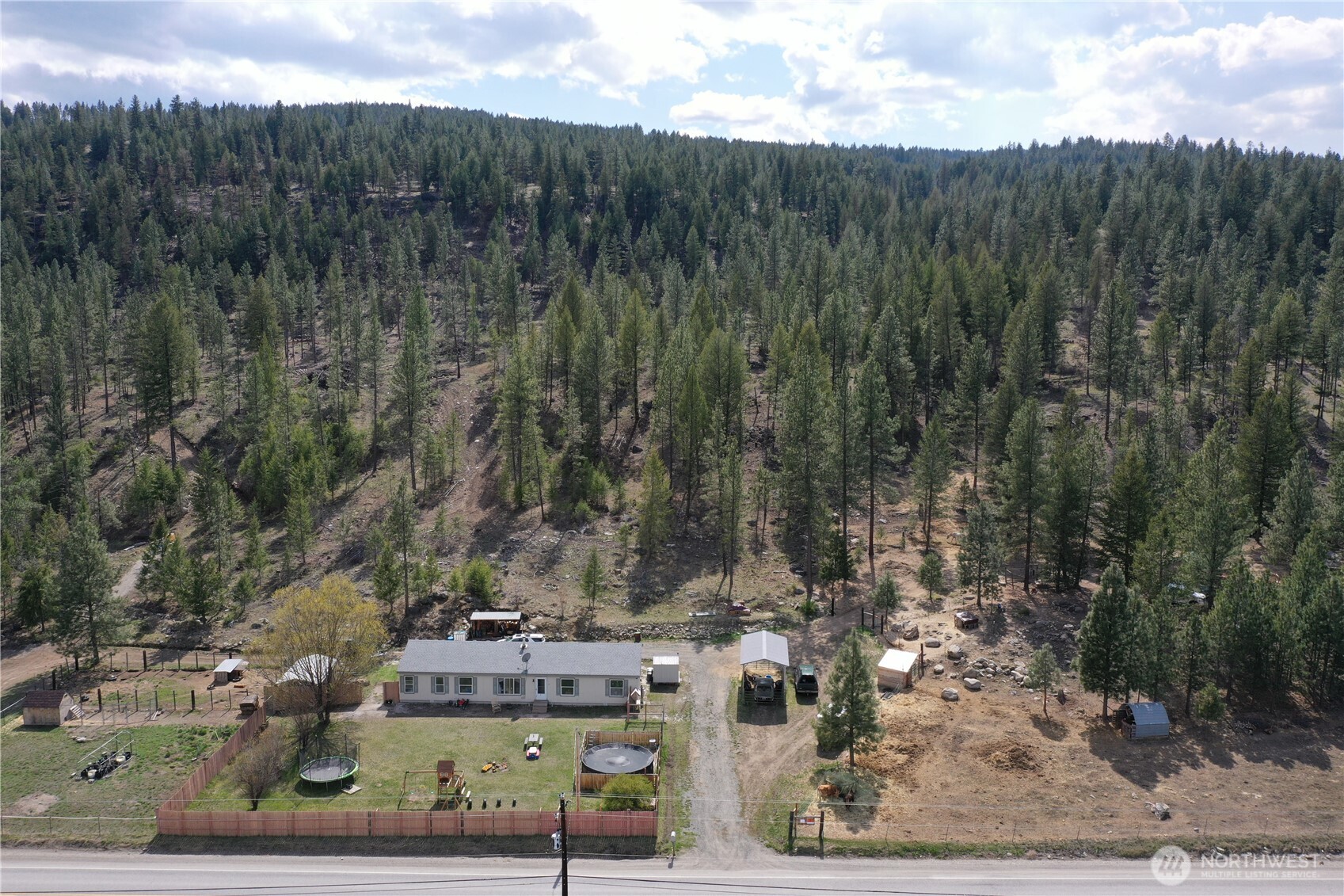 722 Aeneas Valley Road , Tonasket, WA 98855