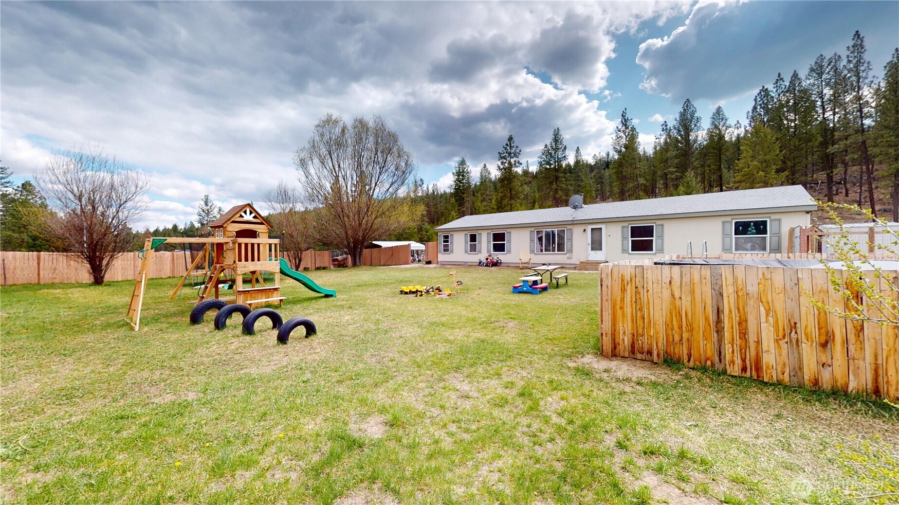 722 Aeneas Valley Road , Tonasket, WA 98855