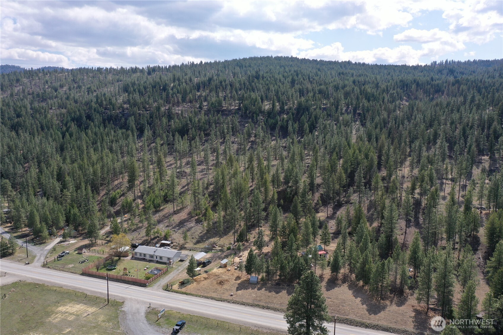 722 Aeneas Valley Road , Tonasket, WA 98855