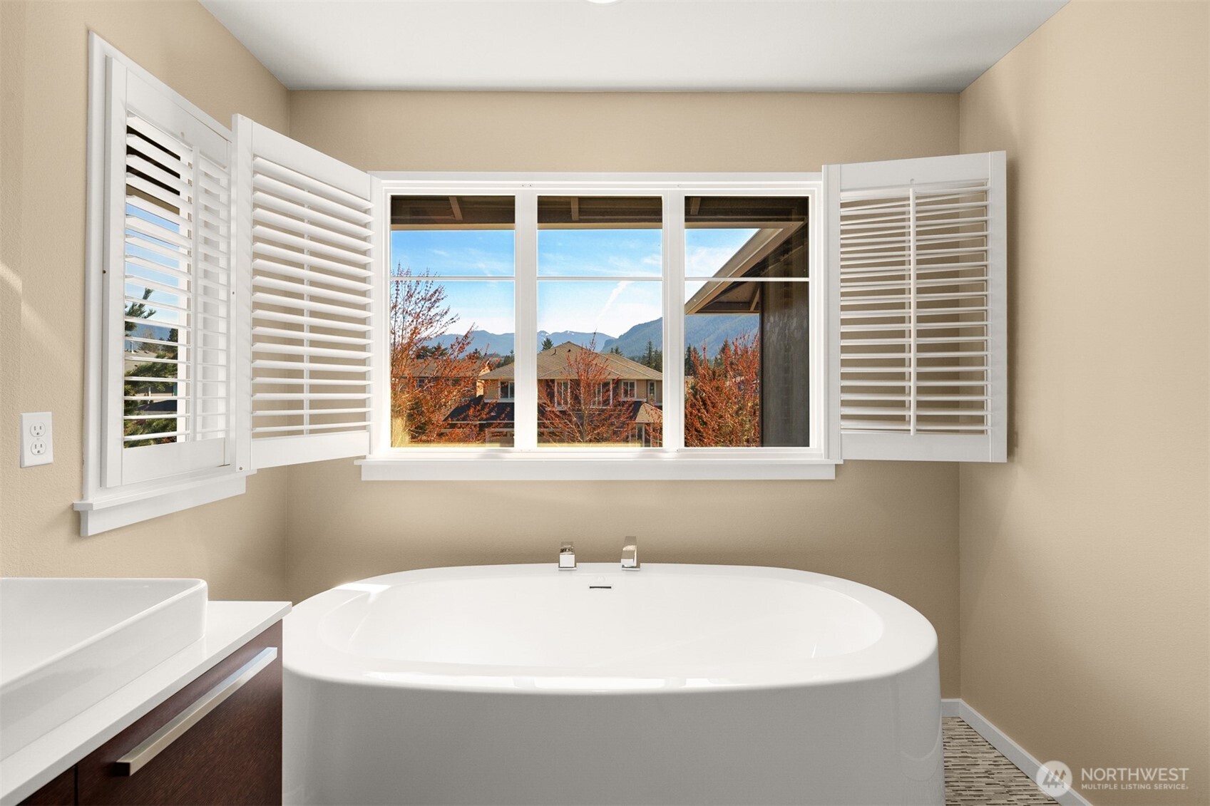 732 SE 11th Street , North Bend, WA 98045