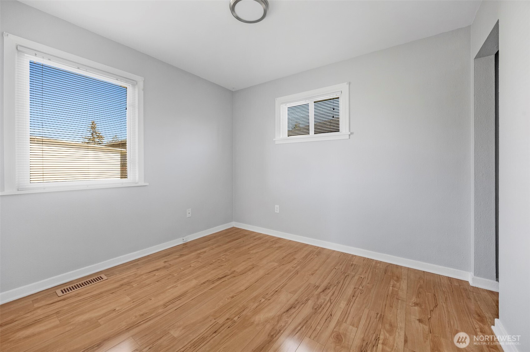 4523 N 16th Street , Tacoma, WA 98406-2235