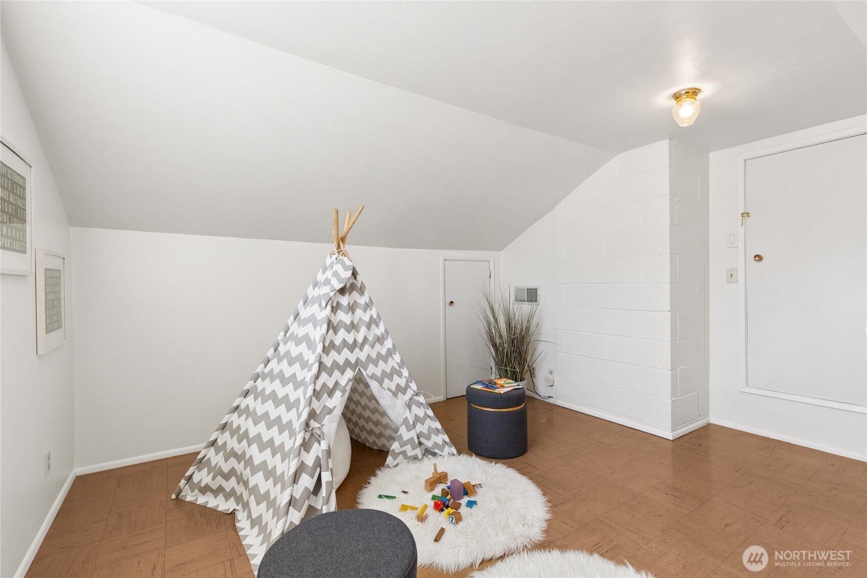 1023 S Orchard Street , Tacoma, WA 98465