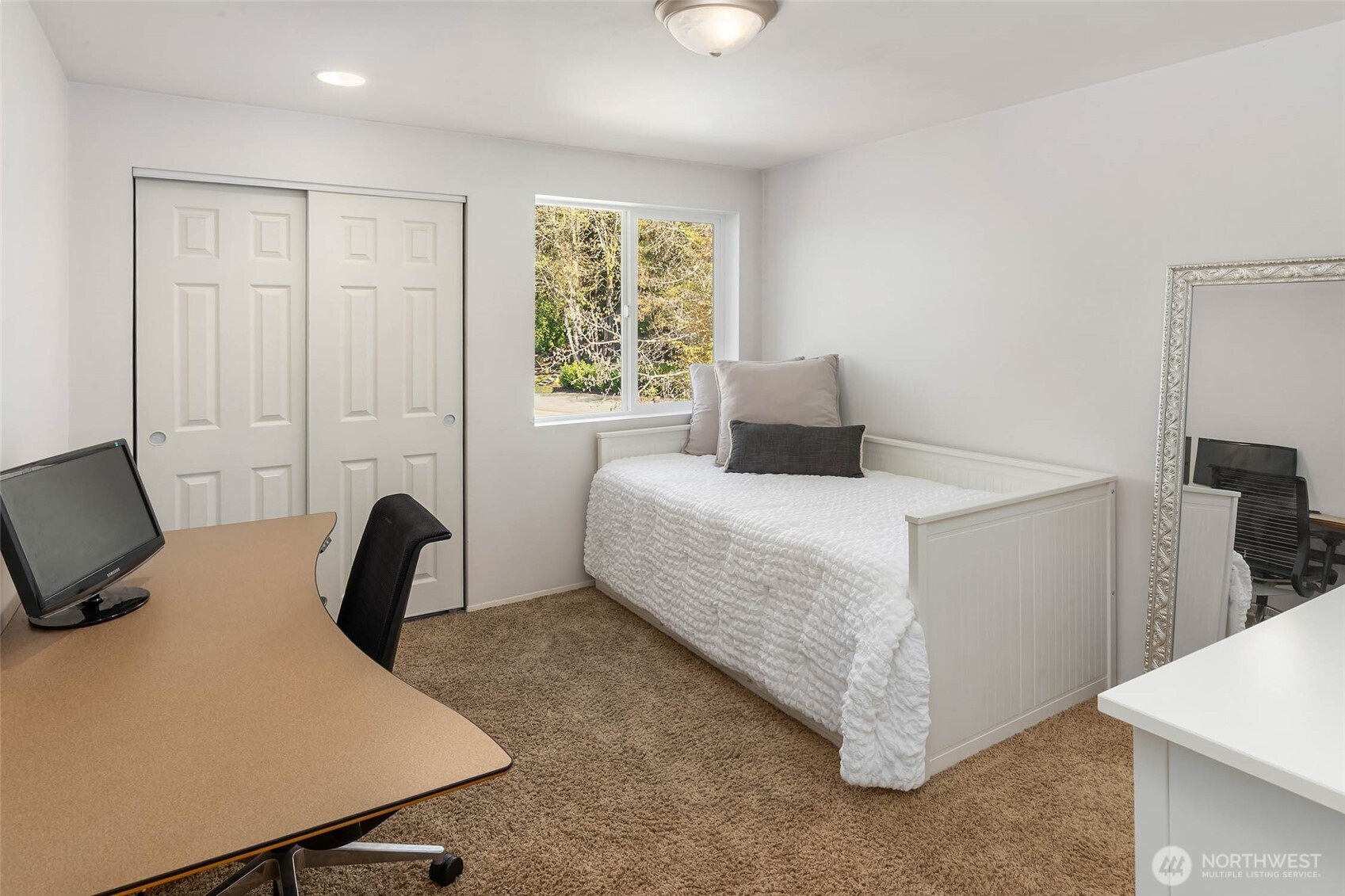 9630 NE 35th Place , Clyde Hill, WA 98004