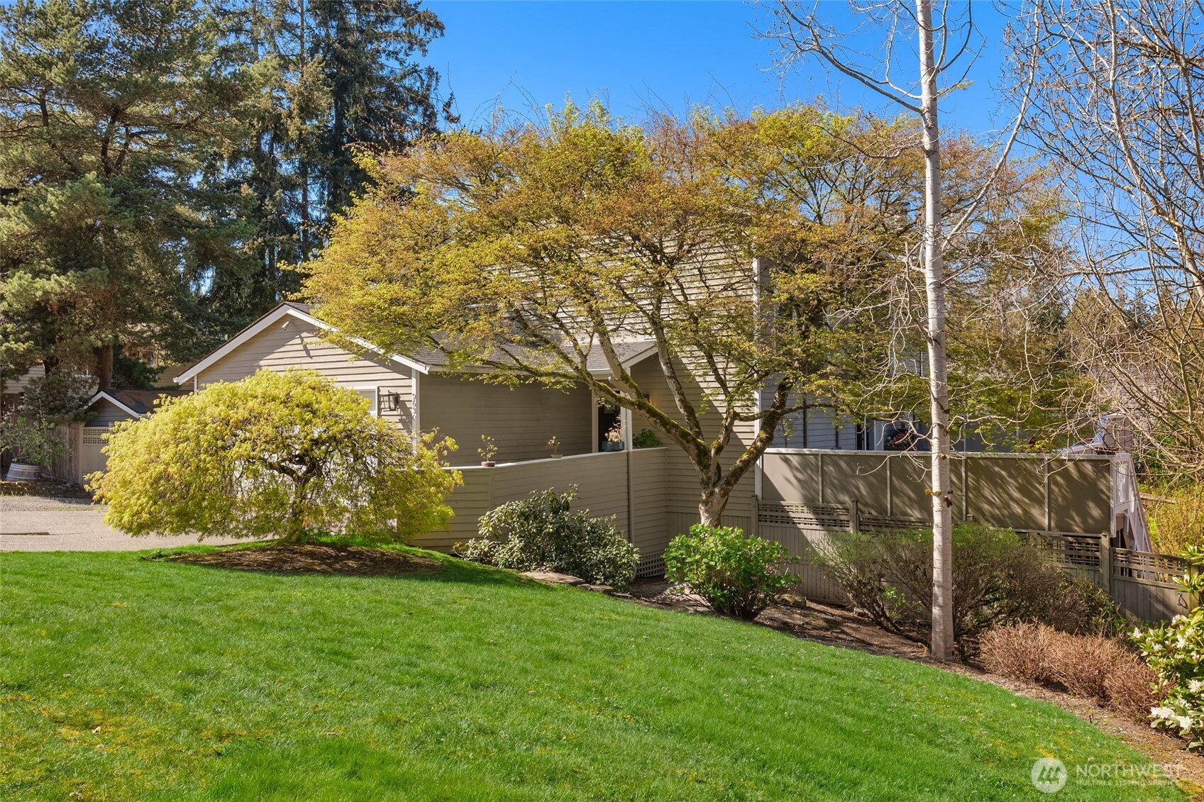 9630 NE 35th Place , Clyde Hill, WA 98004
