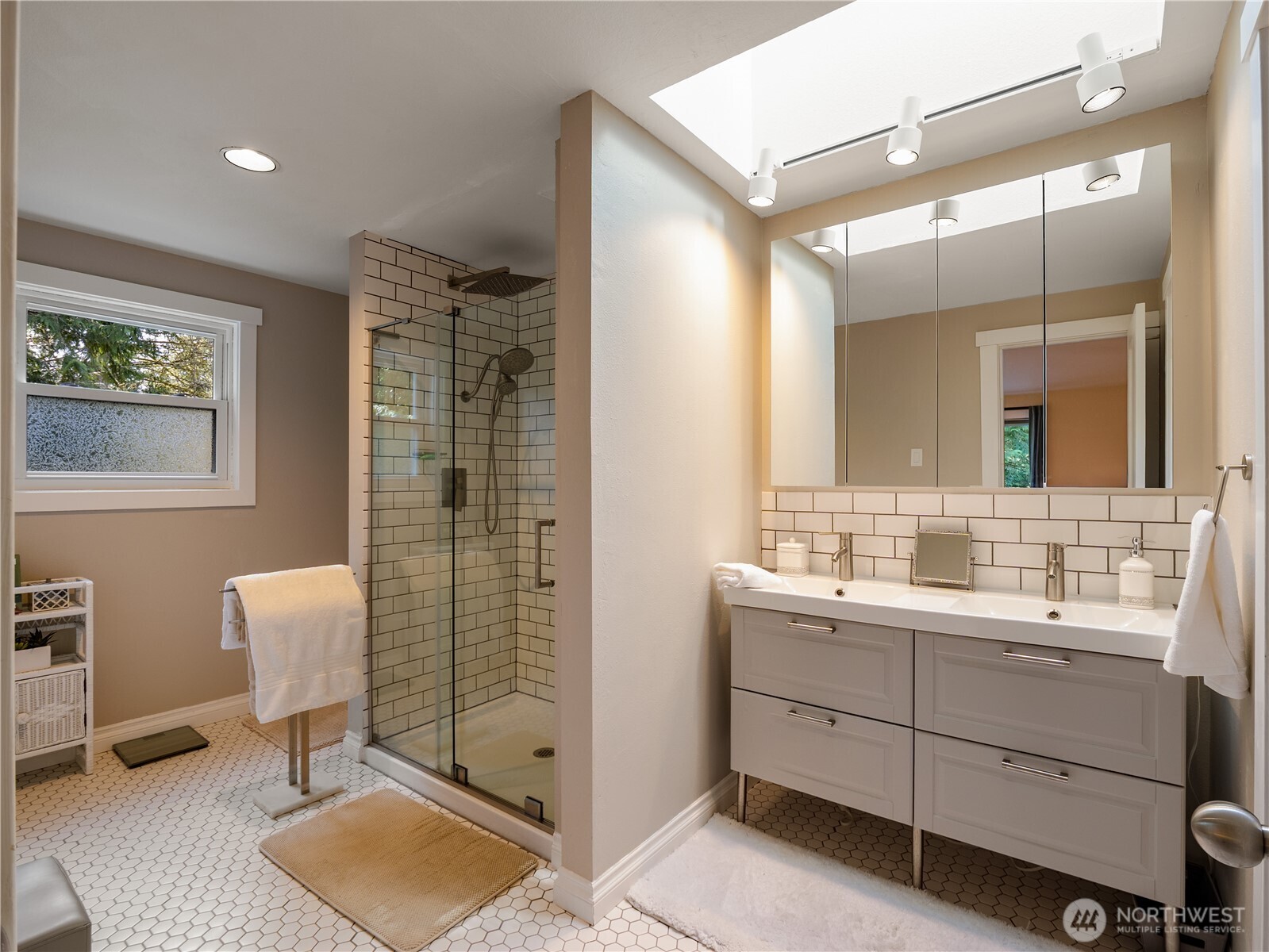 3726 219th Avenue SE, Sammamish, WA 98075