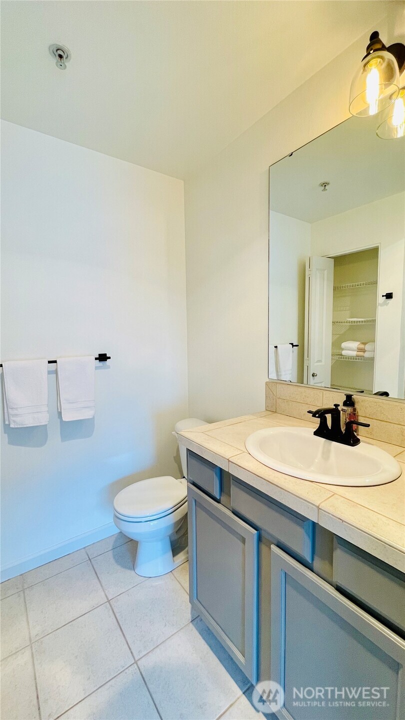 2424 S 41st Street #B526, Tacoma, WA 98406
