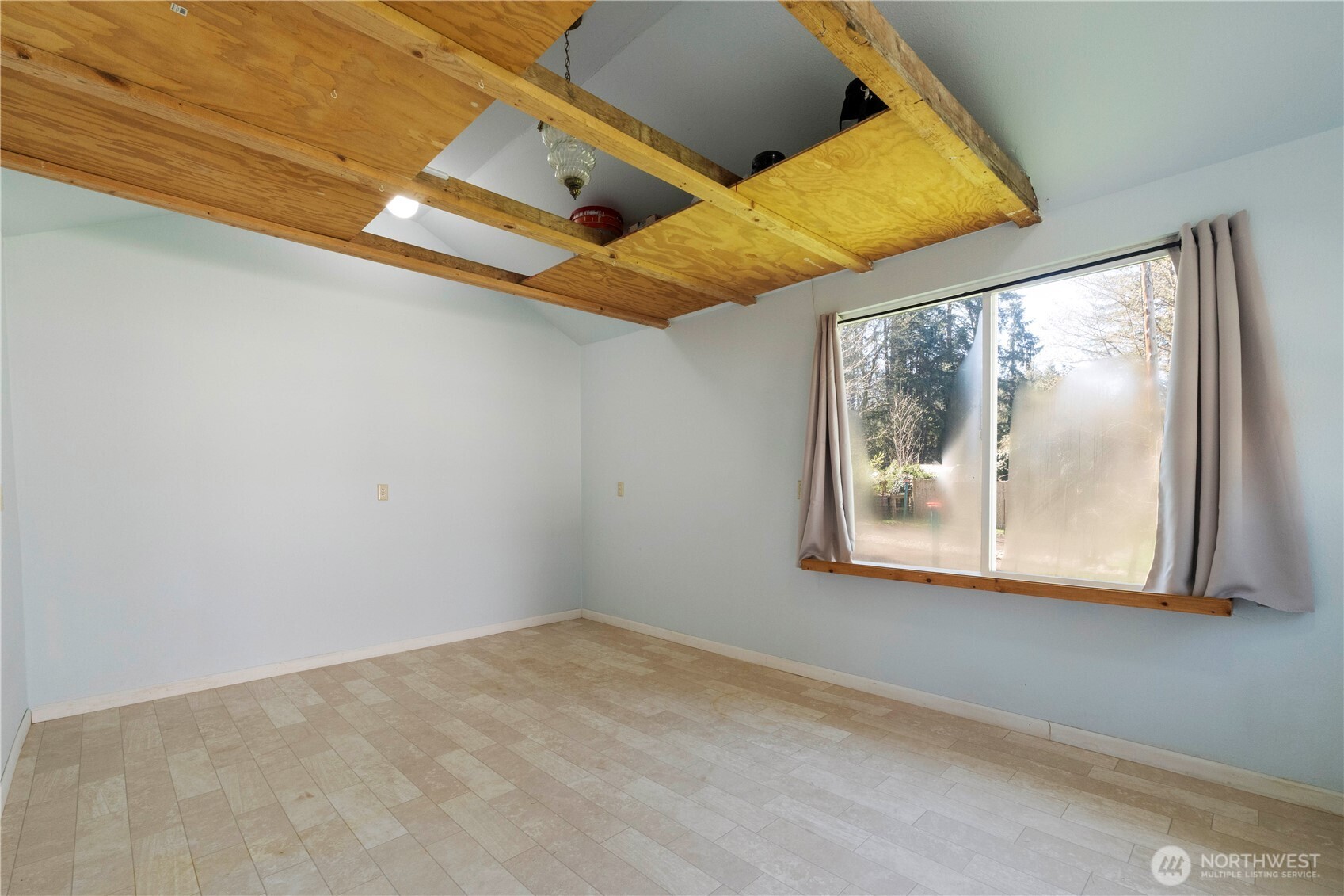 19715 SE Auburn Black Diamond Rd #R, Auburn, WA 98092