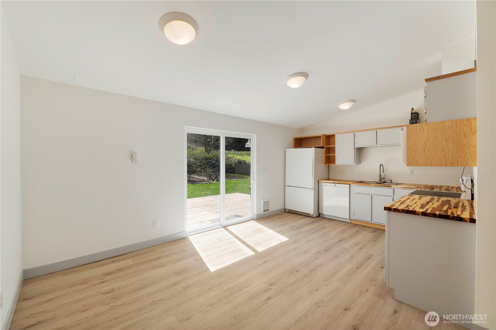 19715 SE Auburn Black Diamond Rd #R, Auburn, WA 98092