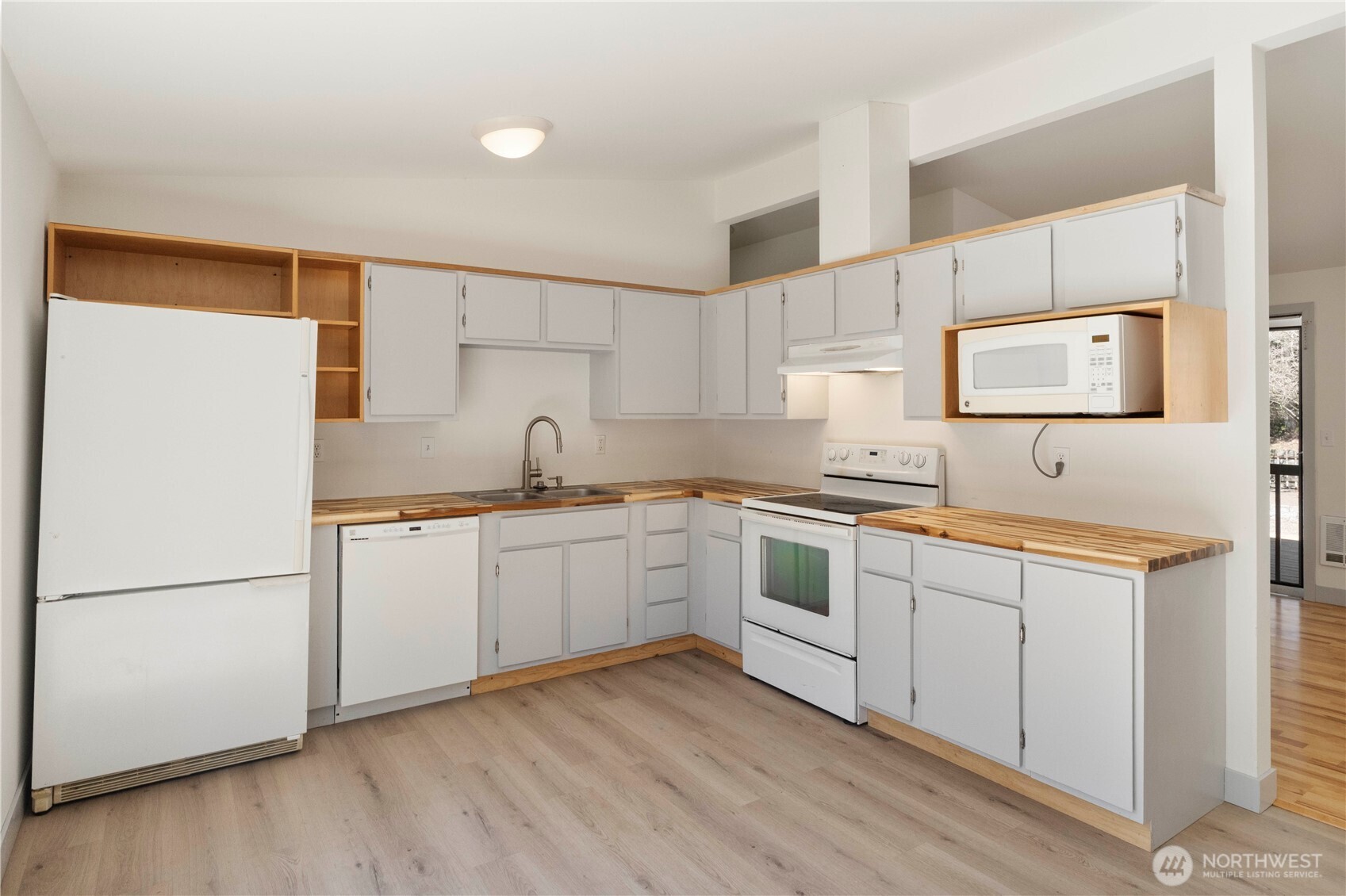 19715 SE Auburn Black Diamond Rd #R, Auburn, WA 98092