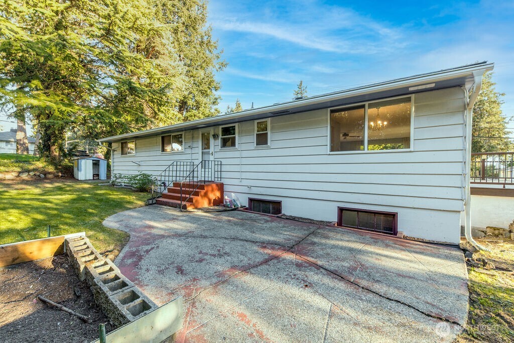 9105 104th Street SW, Lakewood, WA 98498