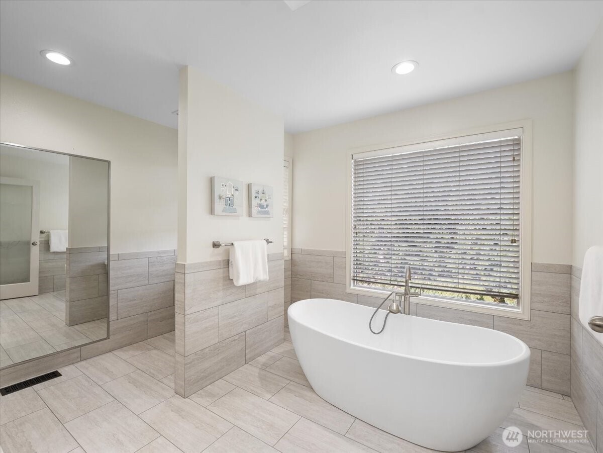 14823 164th Place NE, Woodinville, WA 98072