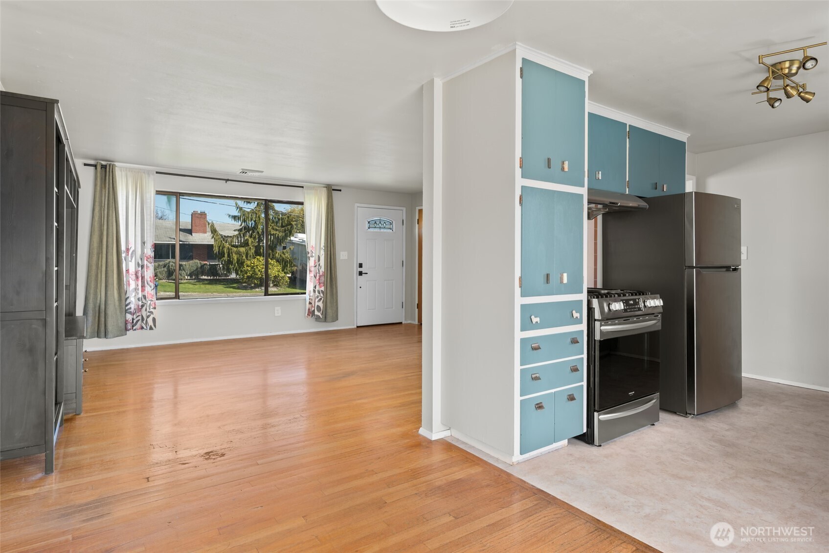 1805 37th Street , Anacortes, WA 98221-4007