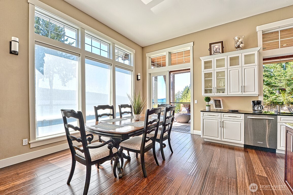 3042 Northshore Road , Bellingham, WA 98226