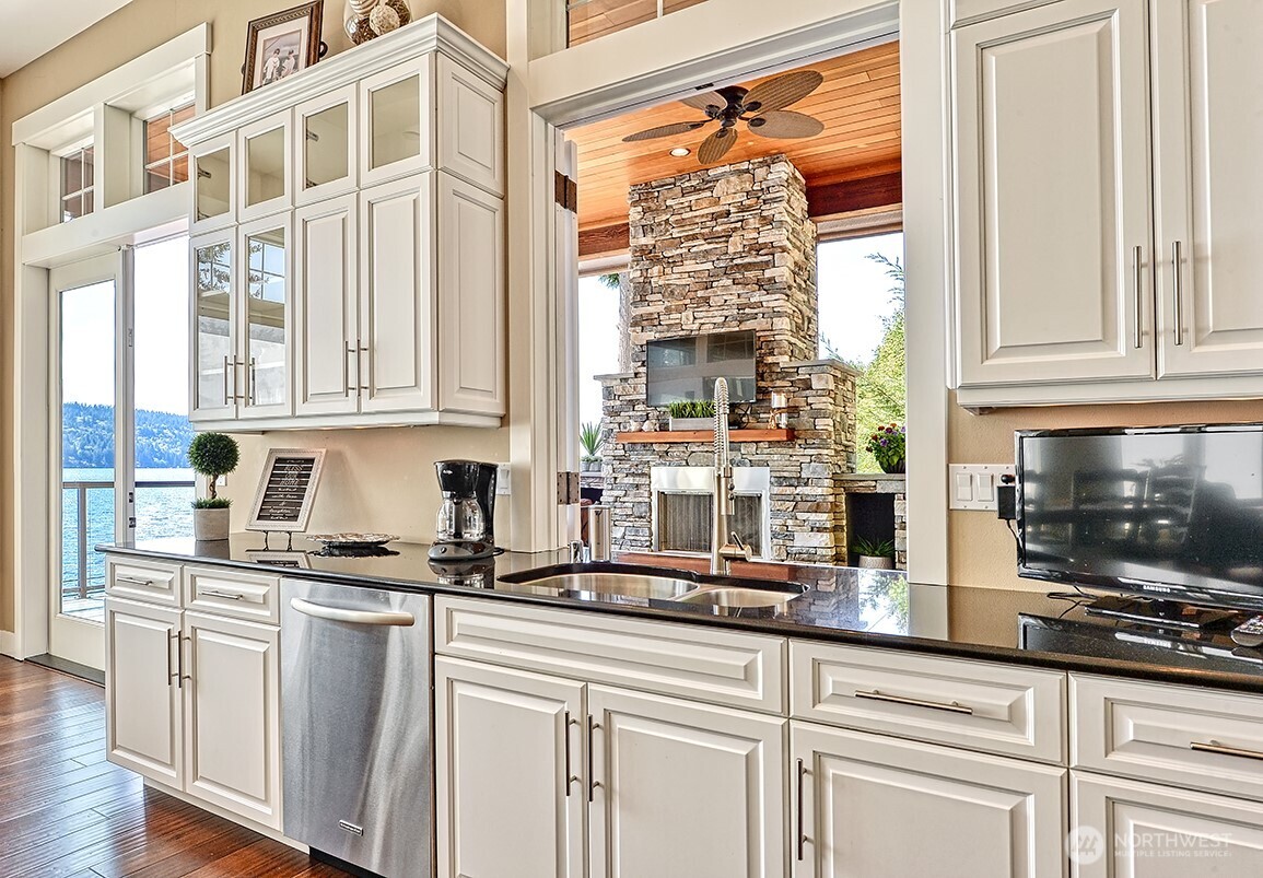 3042 Northshore Road , Bellingham, WA 98226