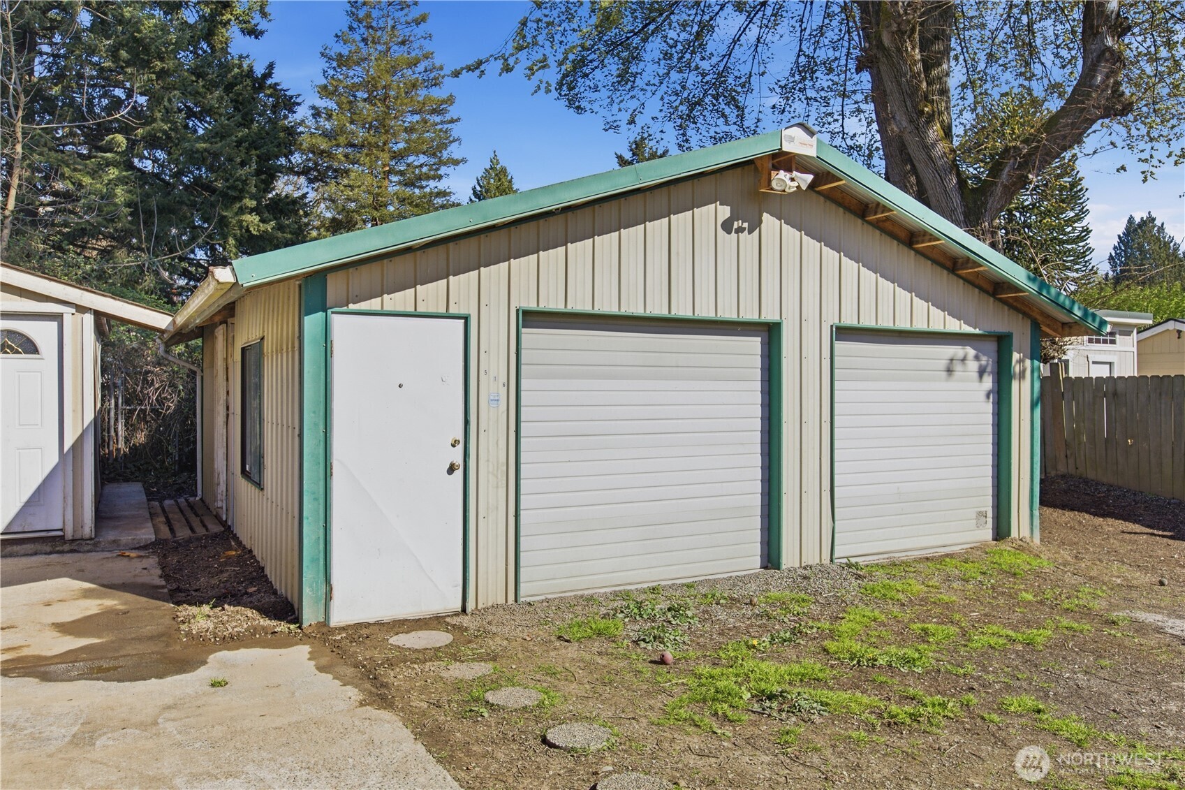516 6th Ave S, Kent, WA 98032
